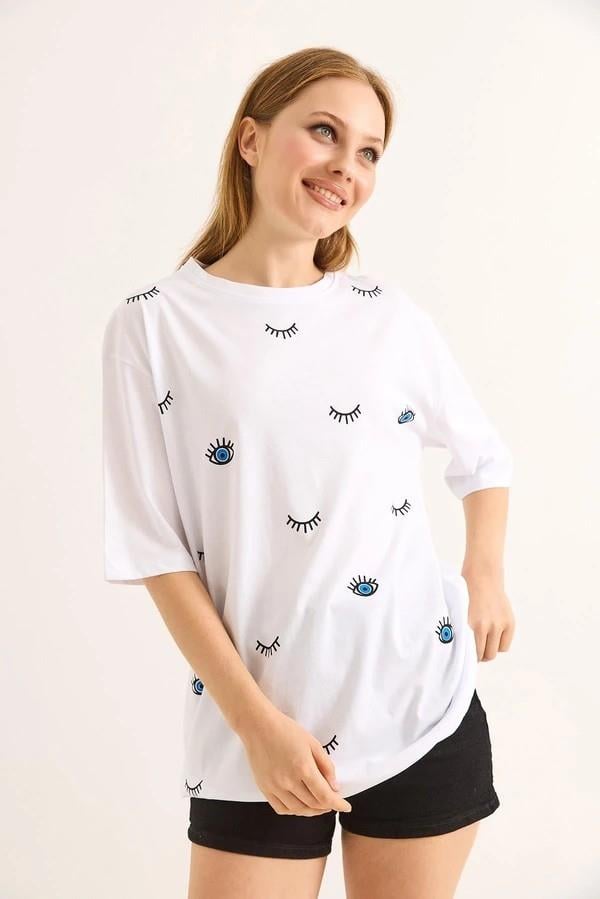 Kadın Bisiklet Yaka Göz Baskılı Oversize Tshirt Beyaz