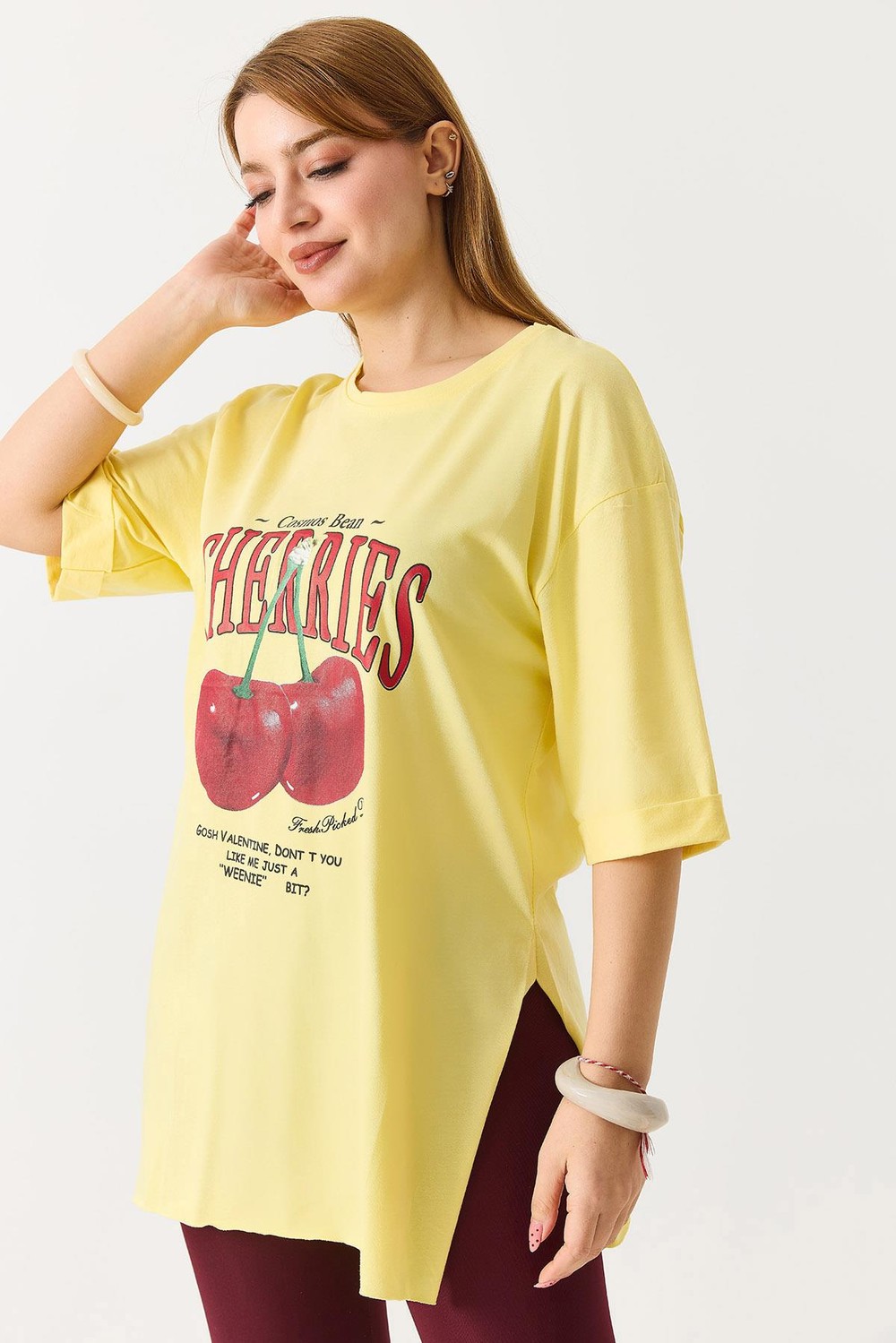 Kadın Kiraz Baskılı Yanları Yırtmaçlı Bisiklet Yaka Tshirt  Sarı