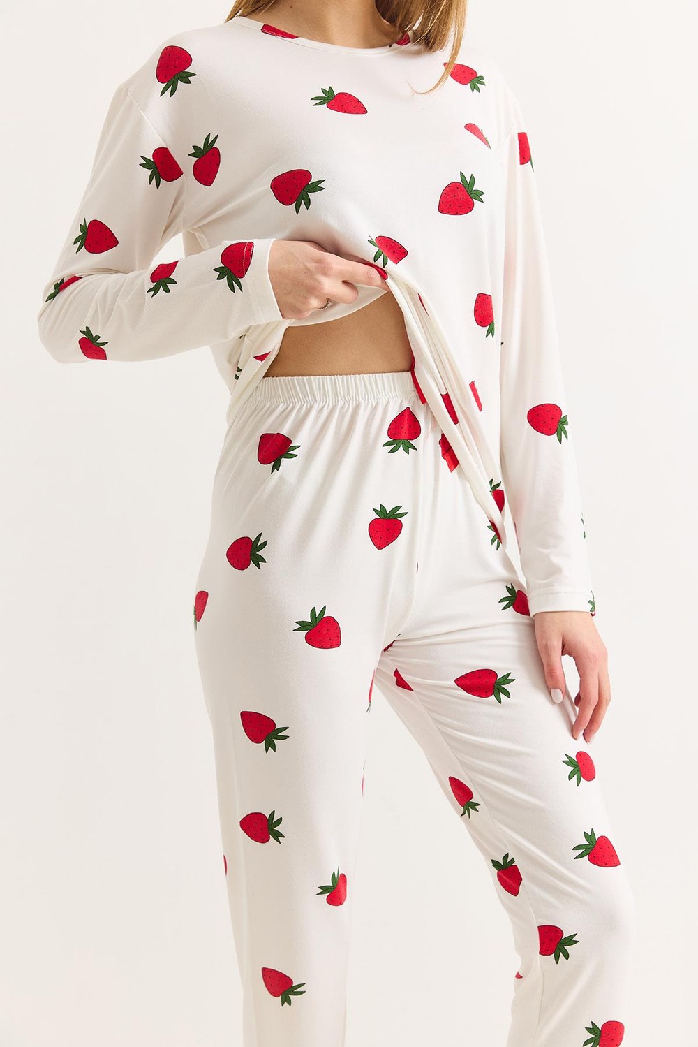 Kadın Çilek Baskılı Pamuklu Beyaz Pijama Takımı Pamuklu