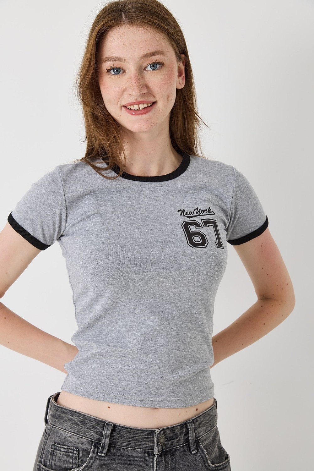 Kadın Dar Kesim Baskılı Kısa Kollu Tshirt Gri