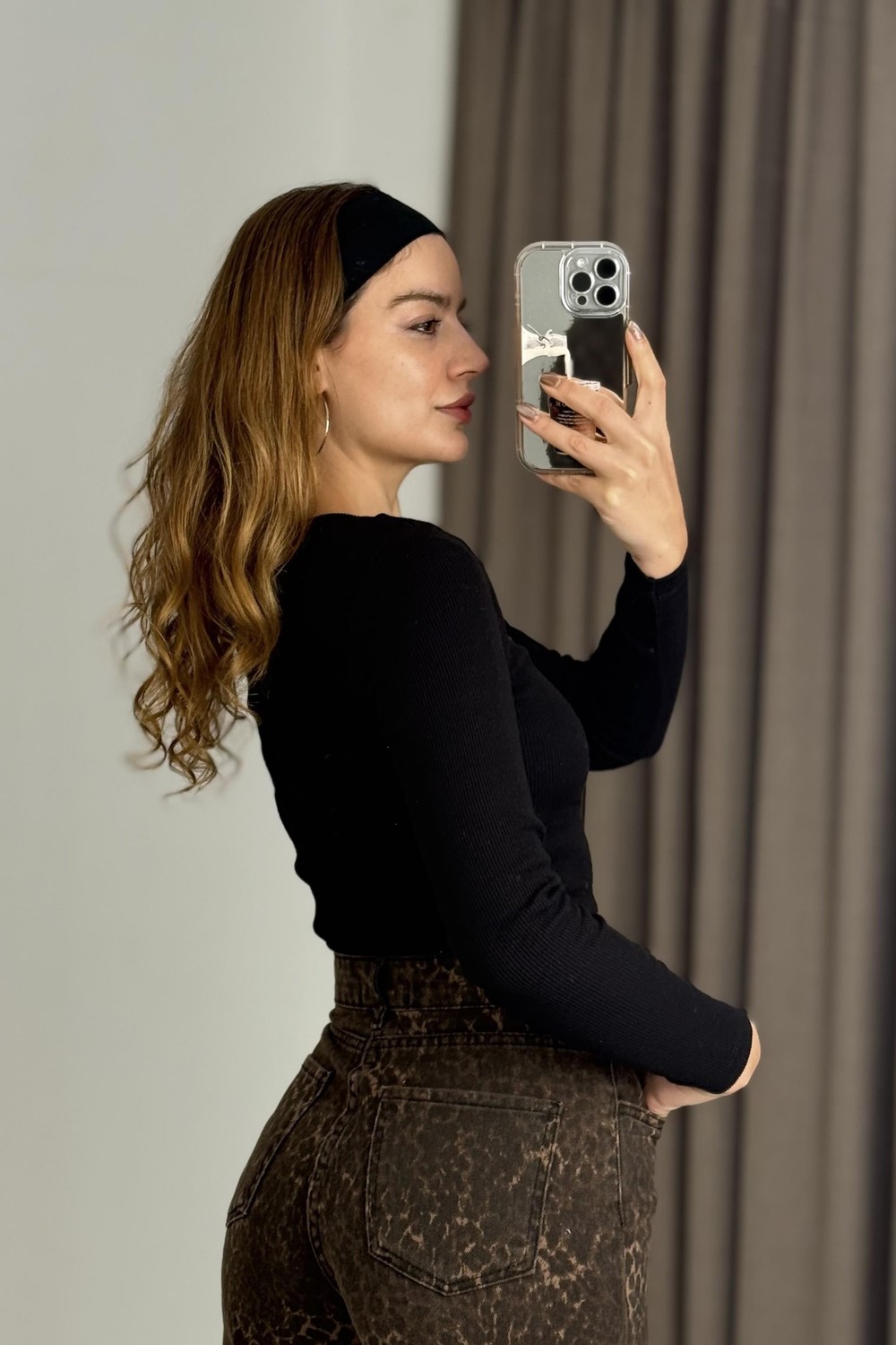 Kadın Uzun Kollu Kaşkorse Yazı Baskılı Crop Bluz Siyah