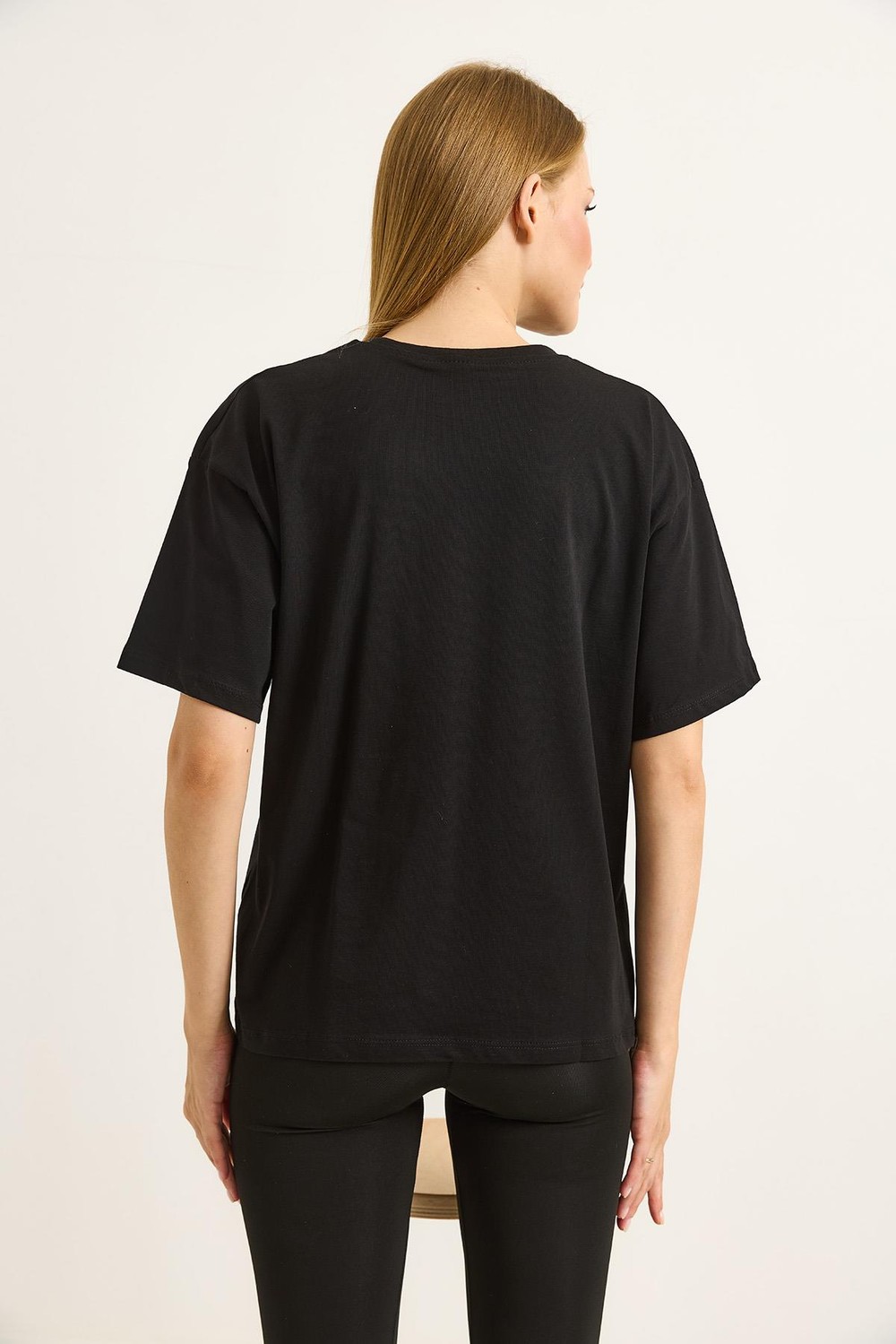 Püsküllü Nakışlı Bisiklet Yaka Basic Tshirt Siyah 