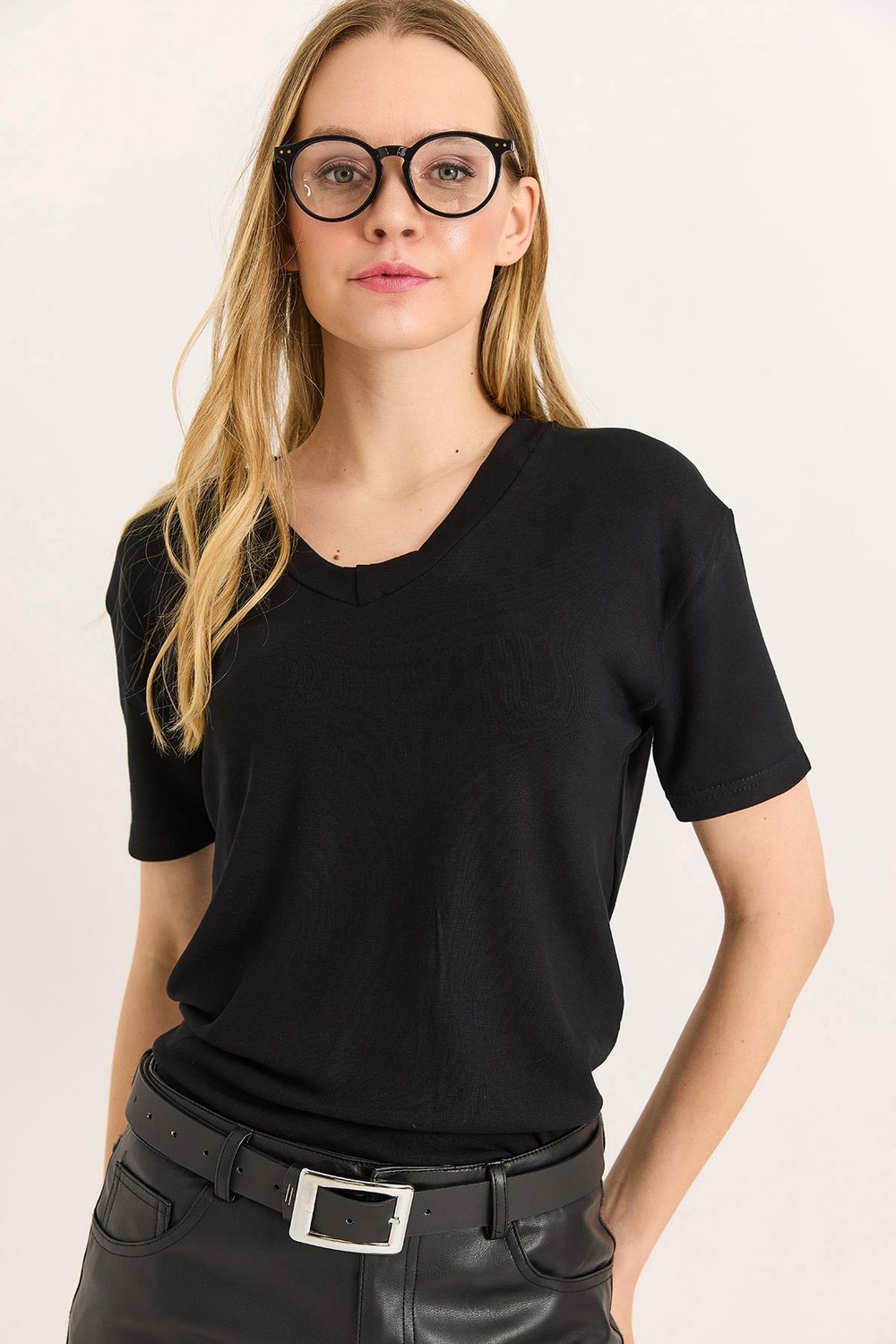 Yumuşak Dokulu V Yaka Tshirt Siyah