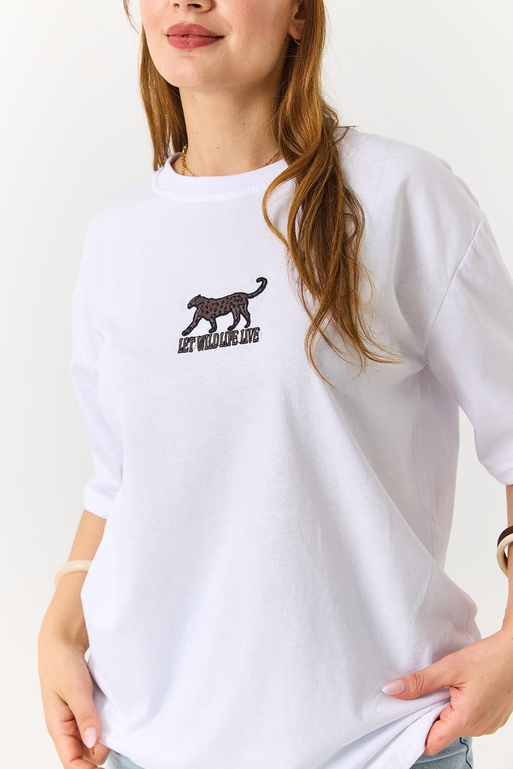 Kadın Leopar Nakışlı Bisiklet Yaka Tshirt Beyaz