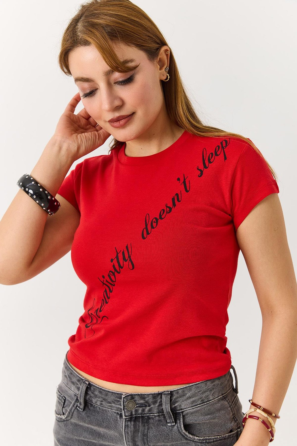 Kadın Yazı Baskılı Bisiklet Yaka Basic Tshirt Kırmızı