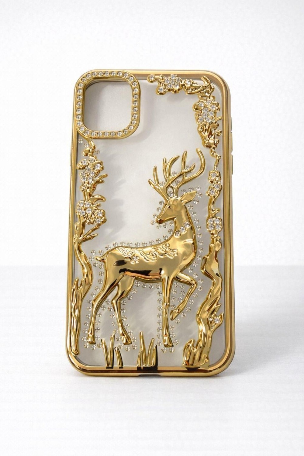 İphone 15 Pro Max Uyumlu Geyik ve Çiçek Kabartmalı Kılıf Gold