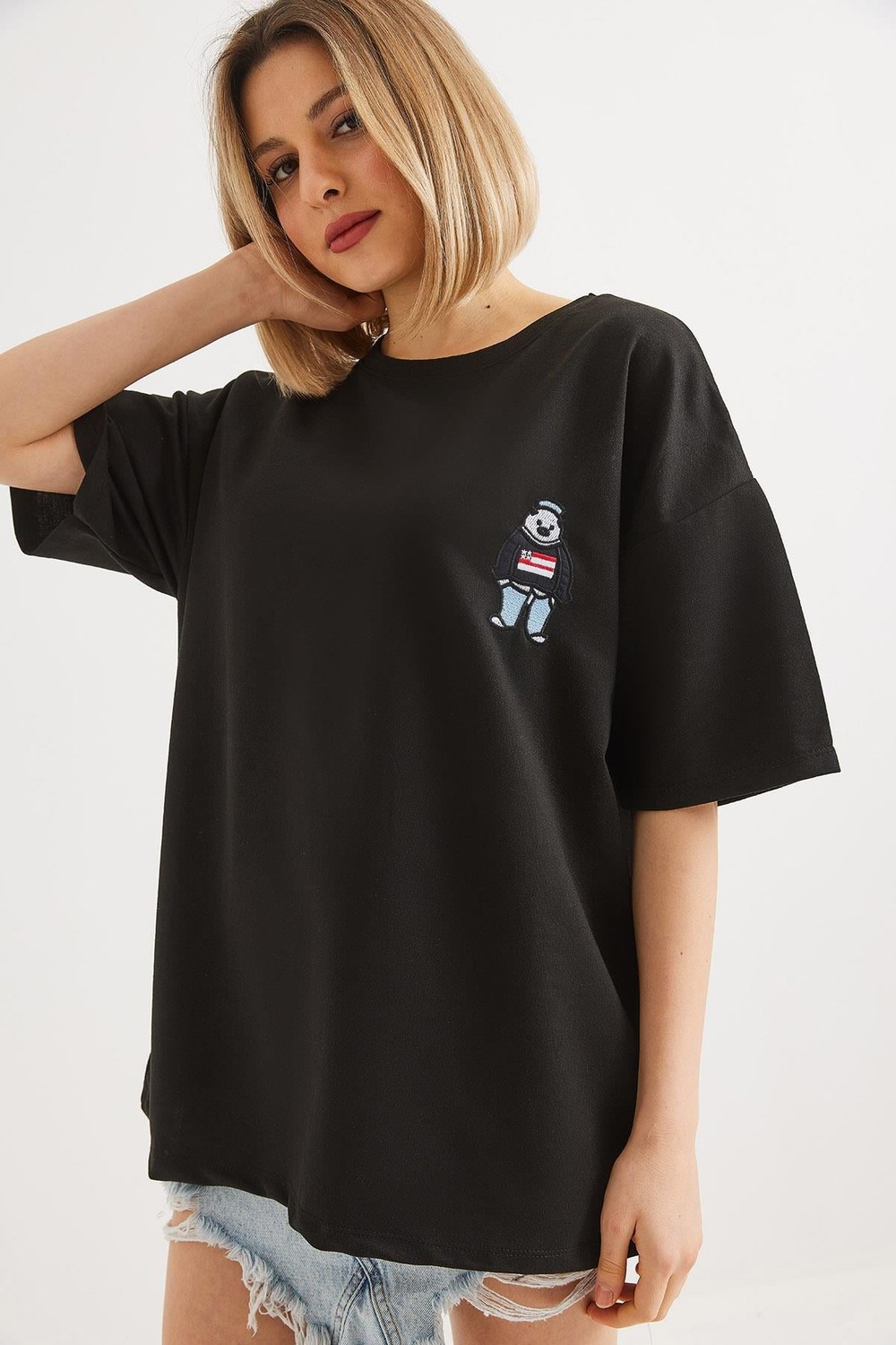 Nakışlı Bisiklet Yaka Tshirt Siyah