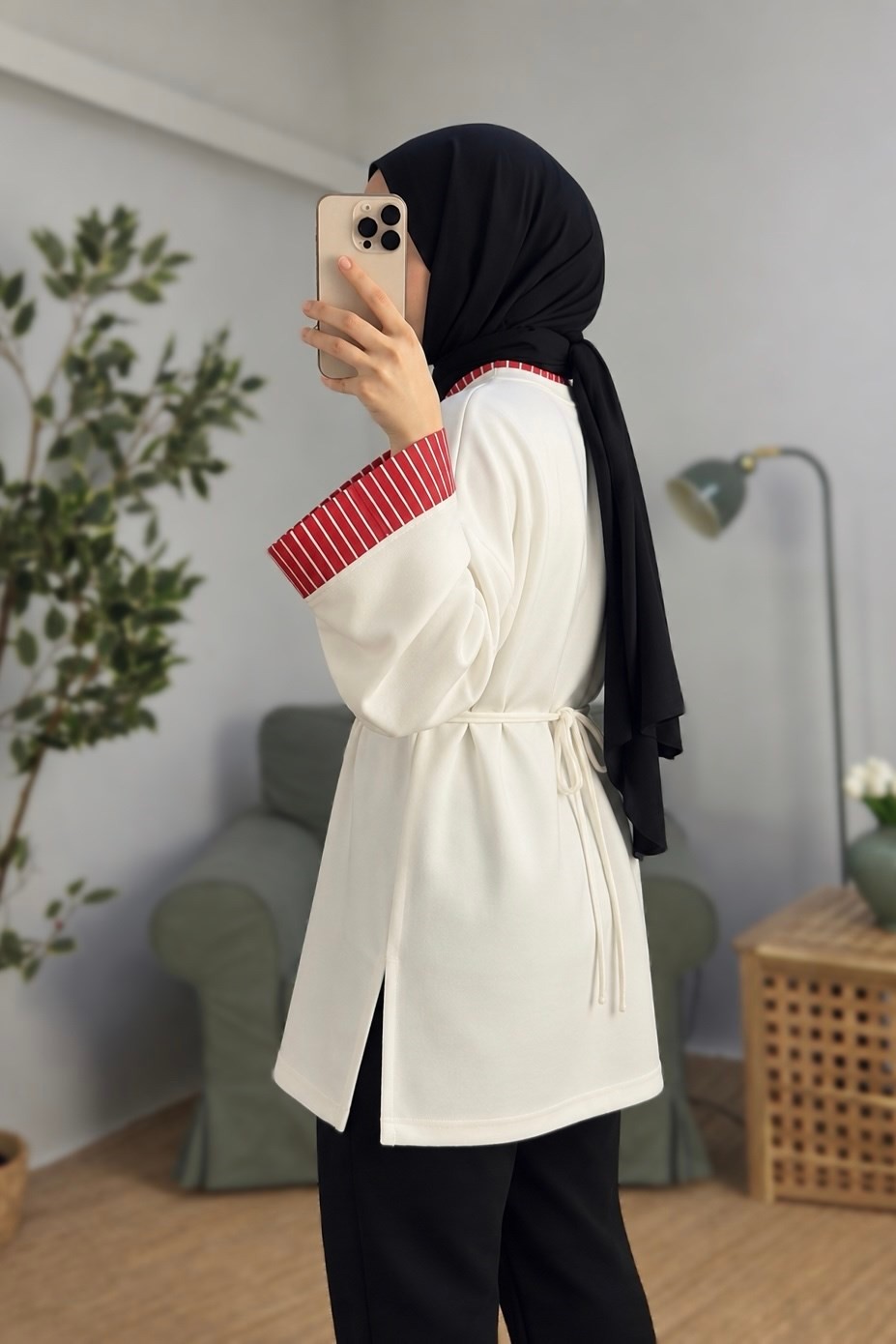 Kadın Beli Kuşaklı Yakası Beyaz Fıfır Detaylı Modal Tunik Beyaz