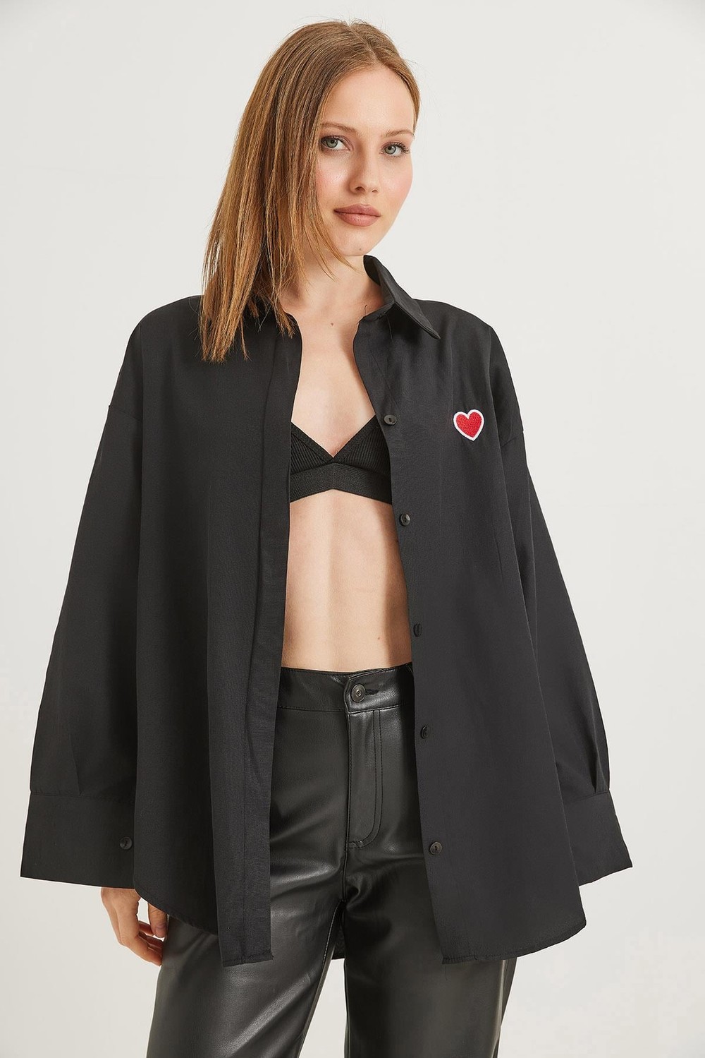 Kalp Nakışlı  Oversize Basic Gömlek Siyah