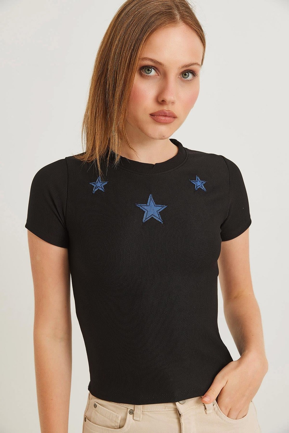 Yıldız Detaylı Fitilli Kısa Kollu Crop Bluz Siyah