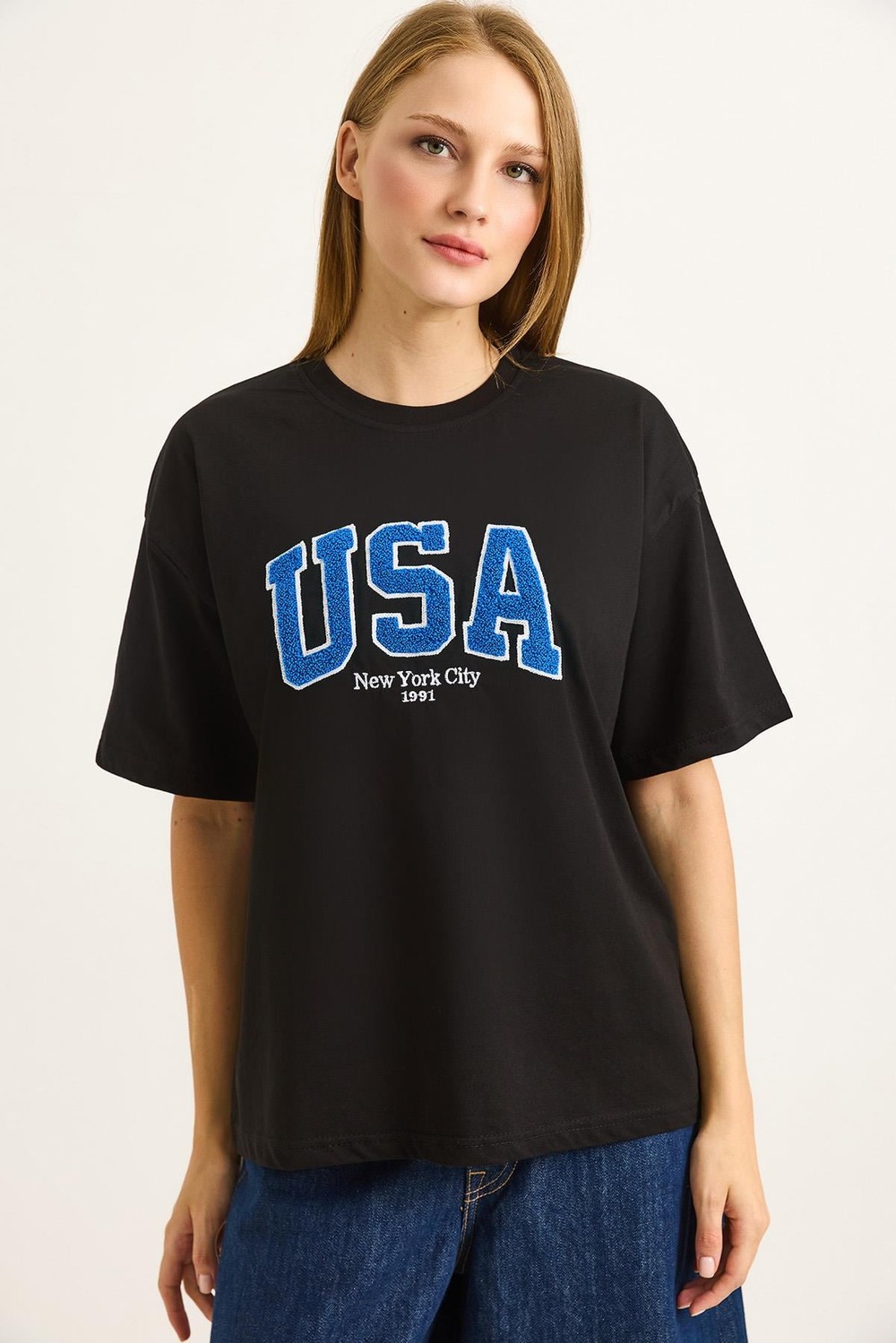 Nakışlı Bisiklet Yaka  Kadın Tshirt Siyah