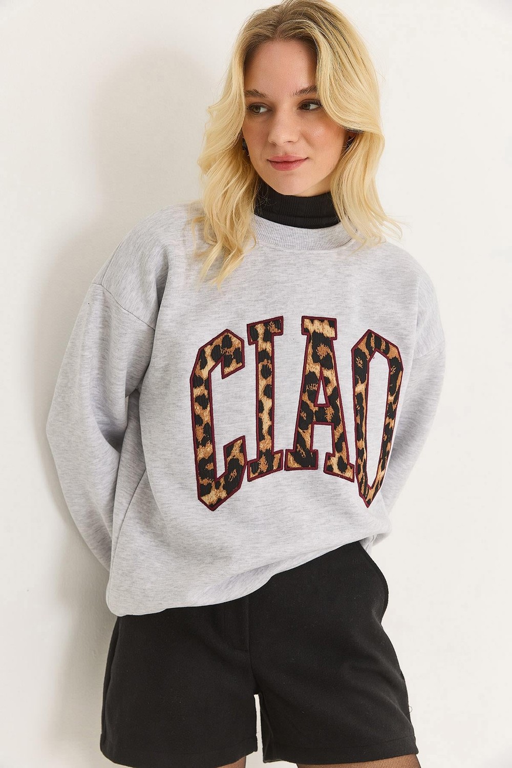 Kadın Üç İplik Leopar Baskılı Sweatshirt Gri