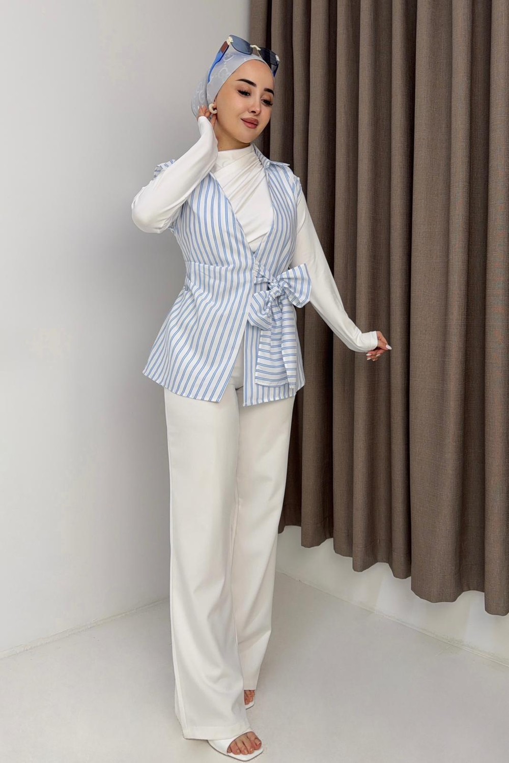 Kadın Gömlek Yaka Belden Bağlamalı Kolsuz Bluz Mavi
