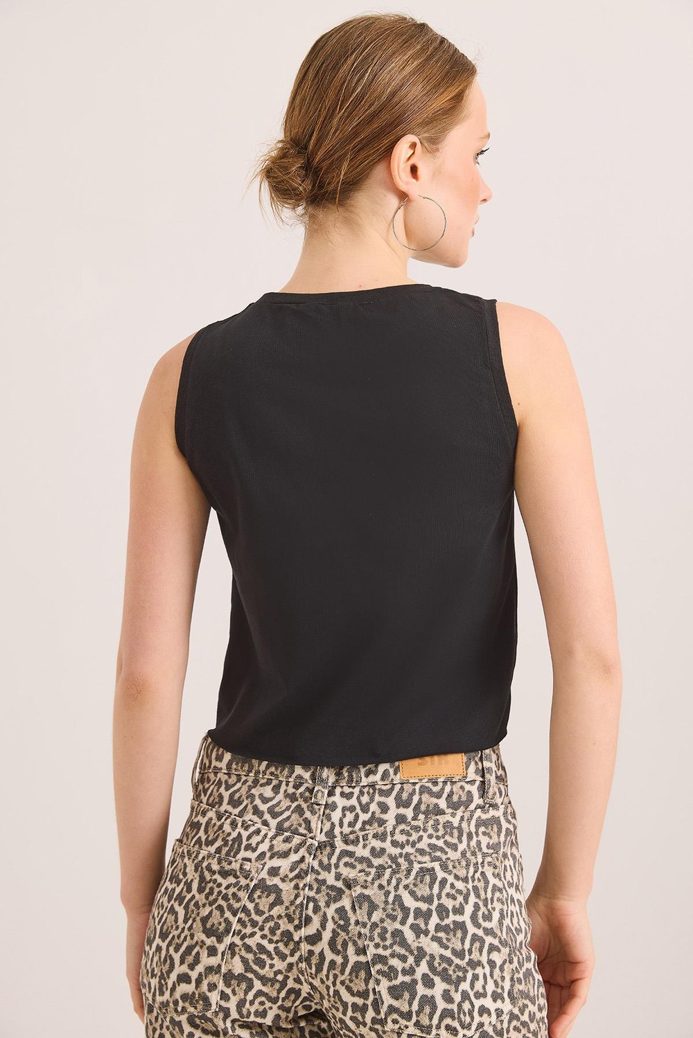 Sıfır Kol Yuvarlak Yaka Havalı Crop Tshirt Siyah