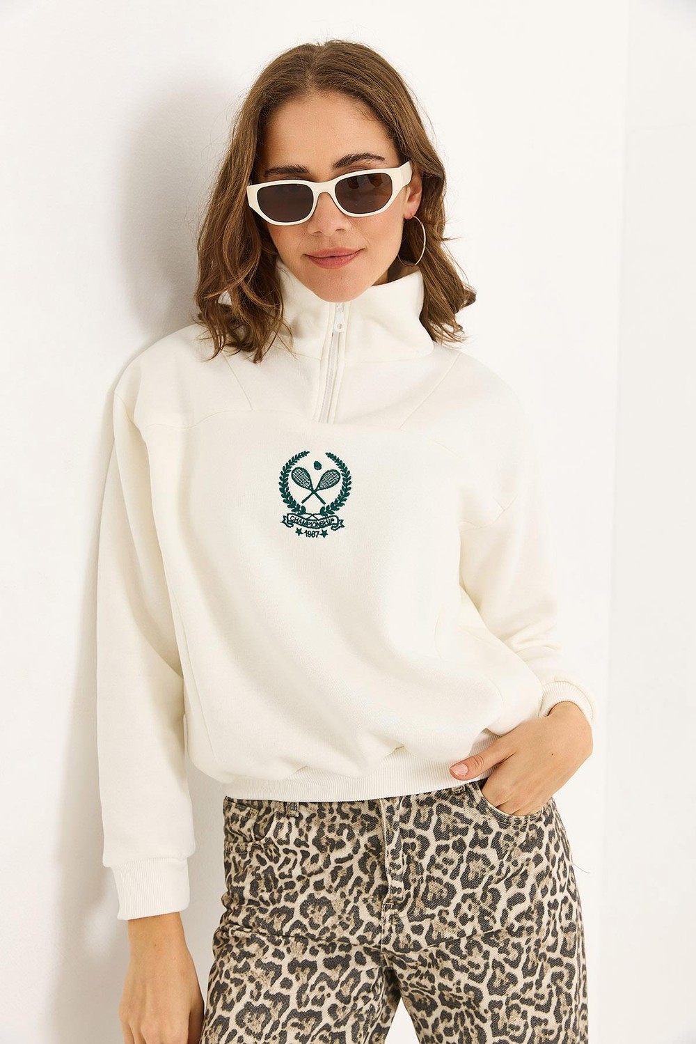 Kadın Dik Yaka Fermuarlı Roket Baskılı Sweatshirt Beyaz