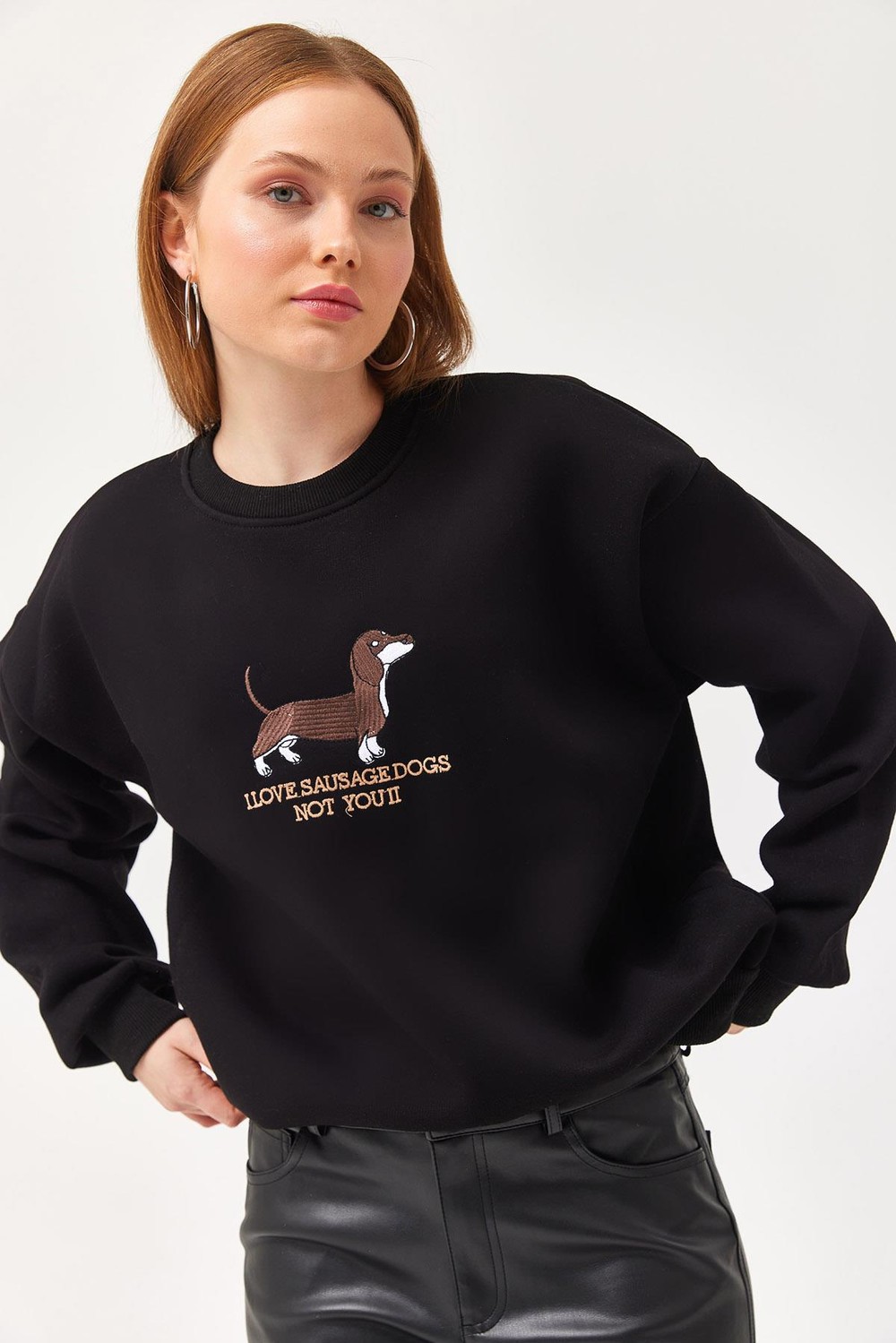 Nakışlı Şardonlu Üç İp Bayan Sweatshirt Siyah