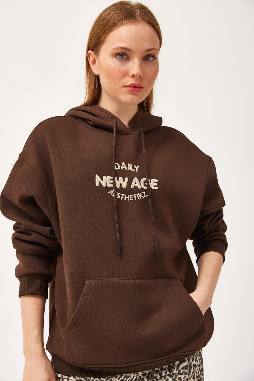 Oversize Kapüşonlu Kanguru Cepli Sweatshirt Kahve