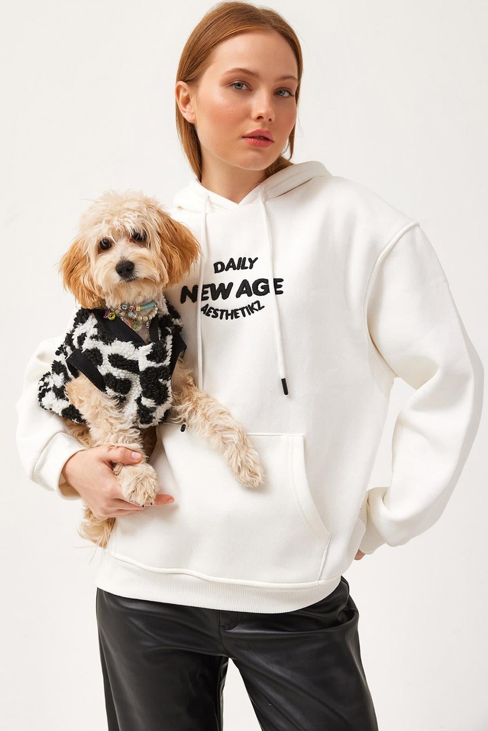 Oversize Kapüşonlu Kanguru Cepli Sweatshirt Beyaz