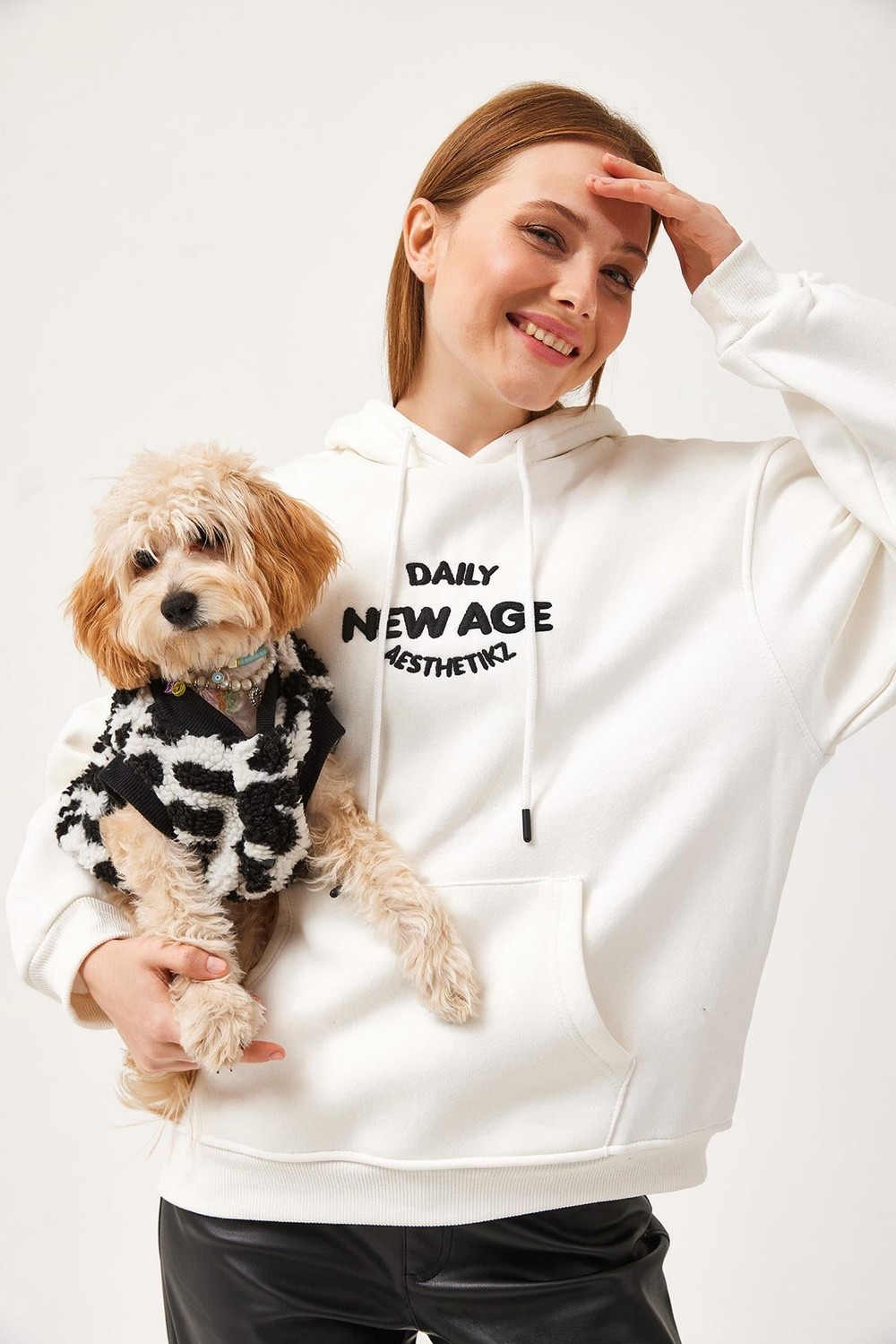 Oversize Kapüşonlu Kanguru Cepli Sweatshirt Beyaz