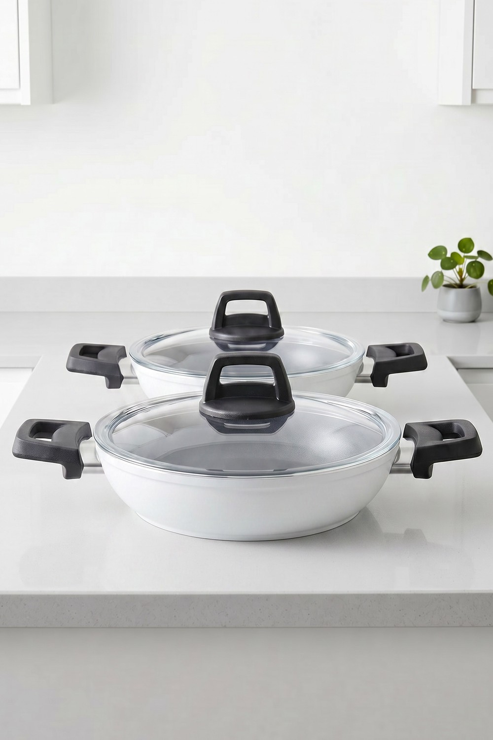 Taç Master Ceramica Cam Kapaklı 4 Parça Seramik Sahan Seti Beyaz (18-22 cm)