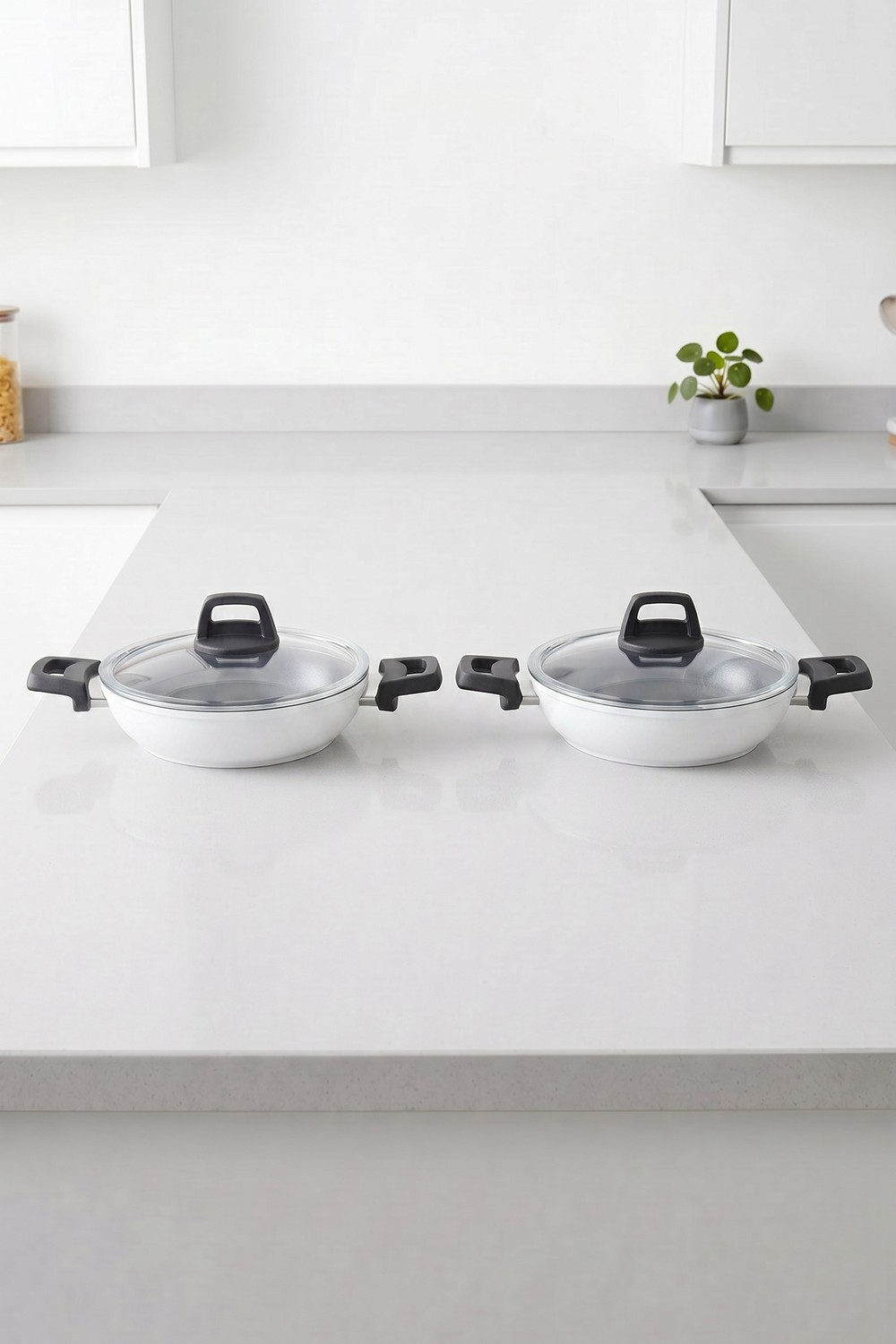Taç Master Ceramica Cam Kapaklı 4 Parça Seramik Sahan Seti Beyaz (18-22 cm)