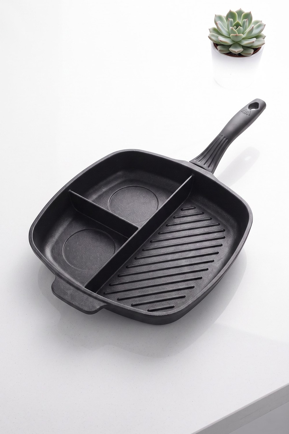 Taç 3 Bölmeli Döküm Tava 28 cm cm | Ocak & Fırın Uyumlu | Kamp ve Mutfak İçin Çok Amaçlı Kahvaltı Tavası