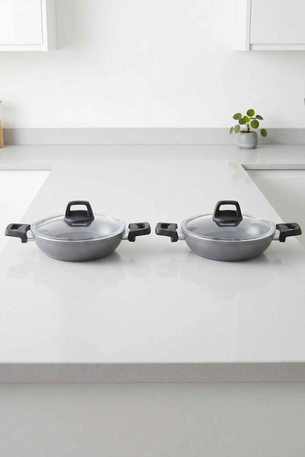 Taç Master Ceramica Cam Kapaklı 4 Parça Seramik Sahan Seti Gri (18-22 cm)