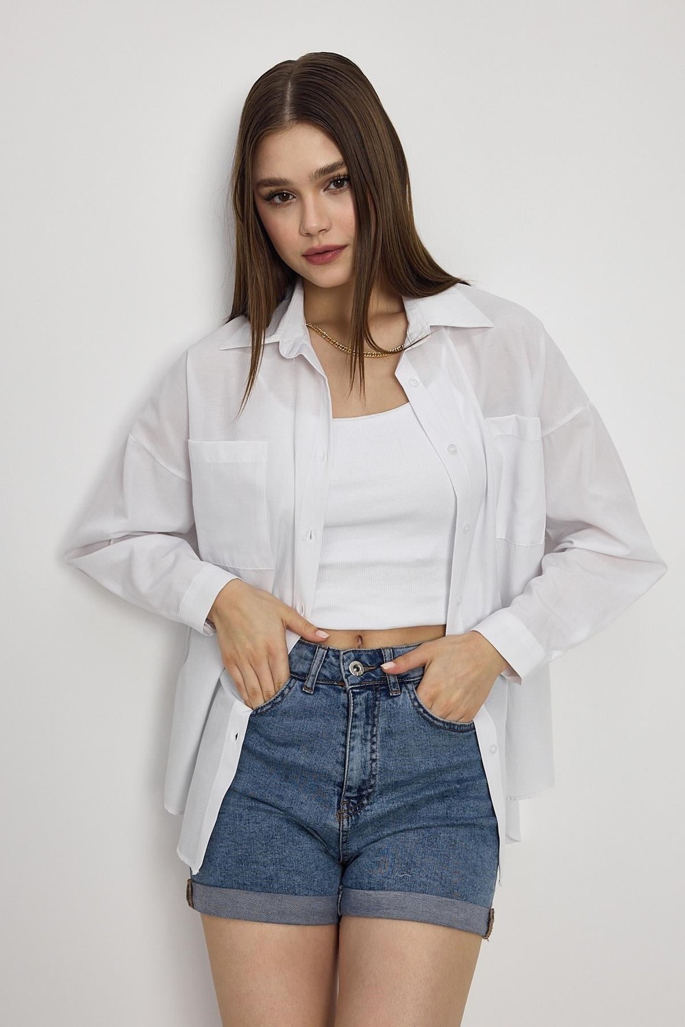 Beyaz Çift Cepli Oversize Uzun Basic Gömlek TCR 6256A