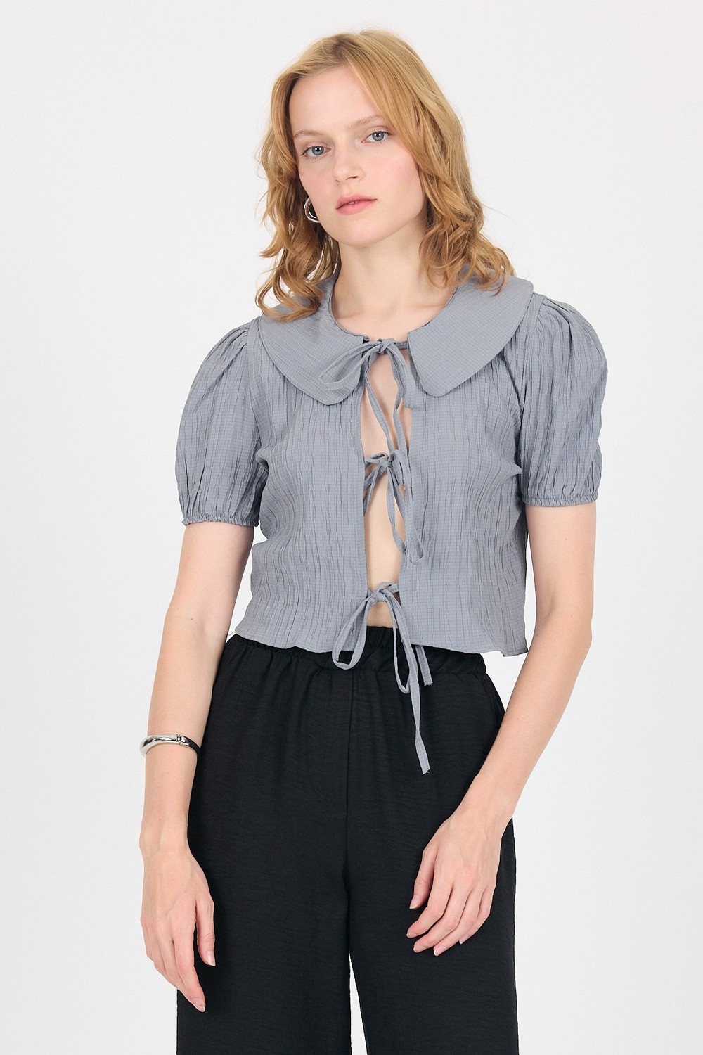 Bluz-Gri Bağlama Detaylı Bebe Yaka Crop Bluz 8064-rulem