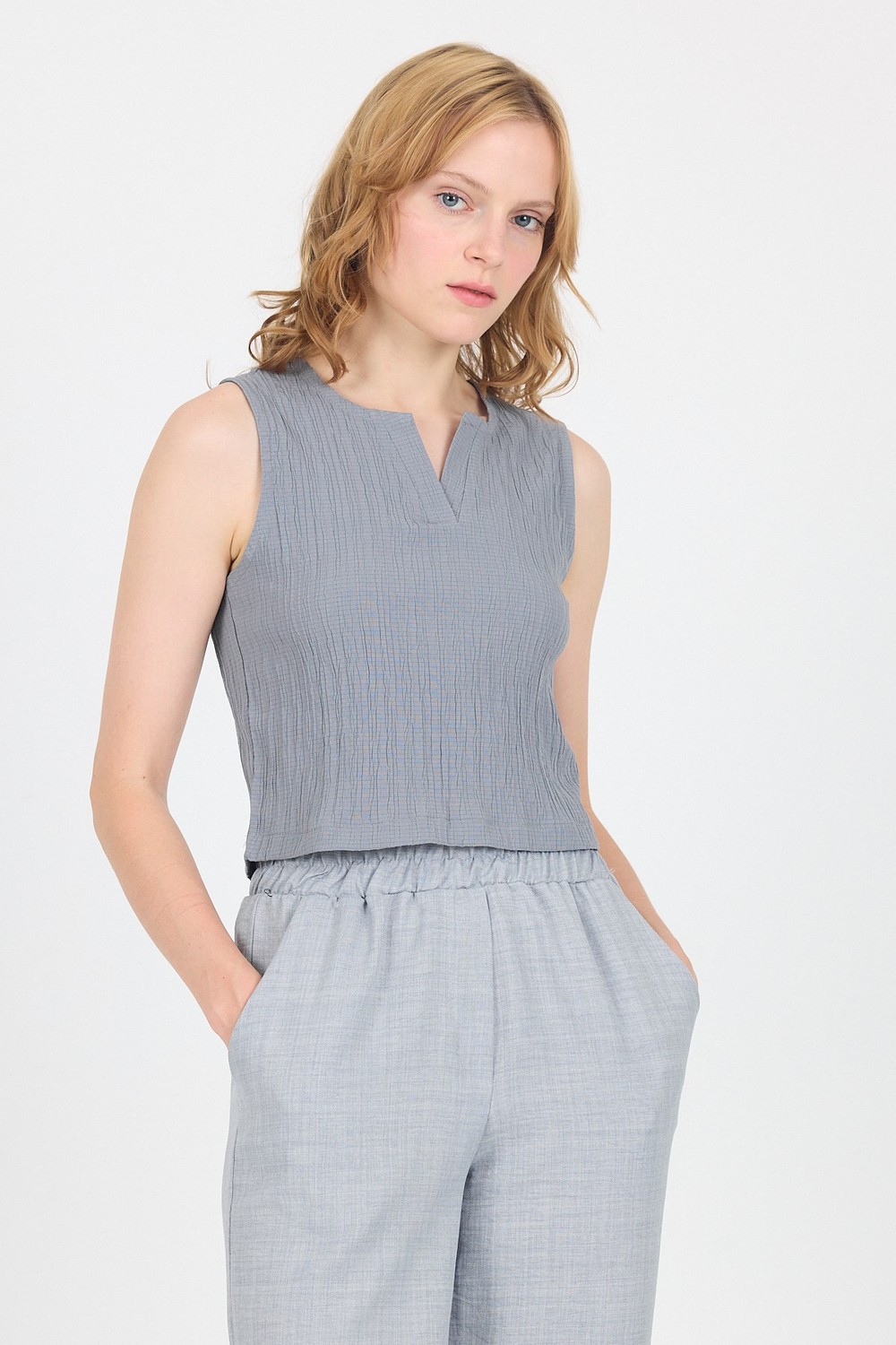 Bluz-Gri V Yaka Kolsuz Crop Bluz 8027-rulem