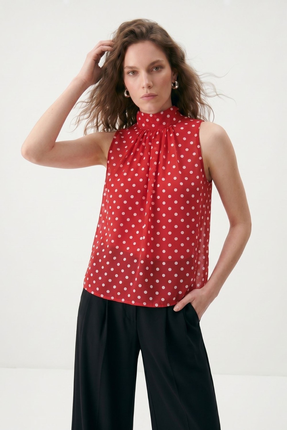 Bluz-Halter Yaka Puantiyeli Şifon Bluz 2932 Kırmızı -rulem