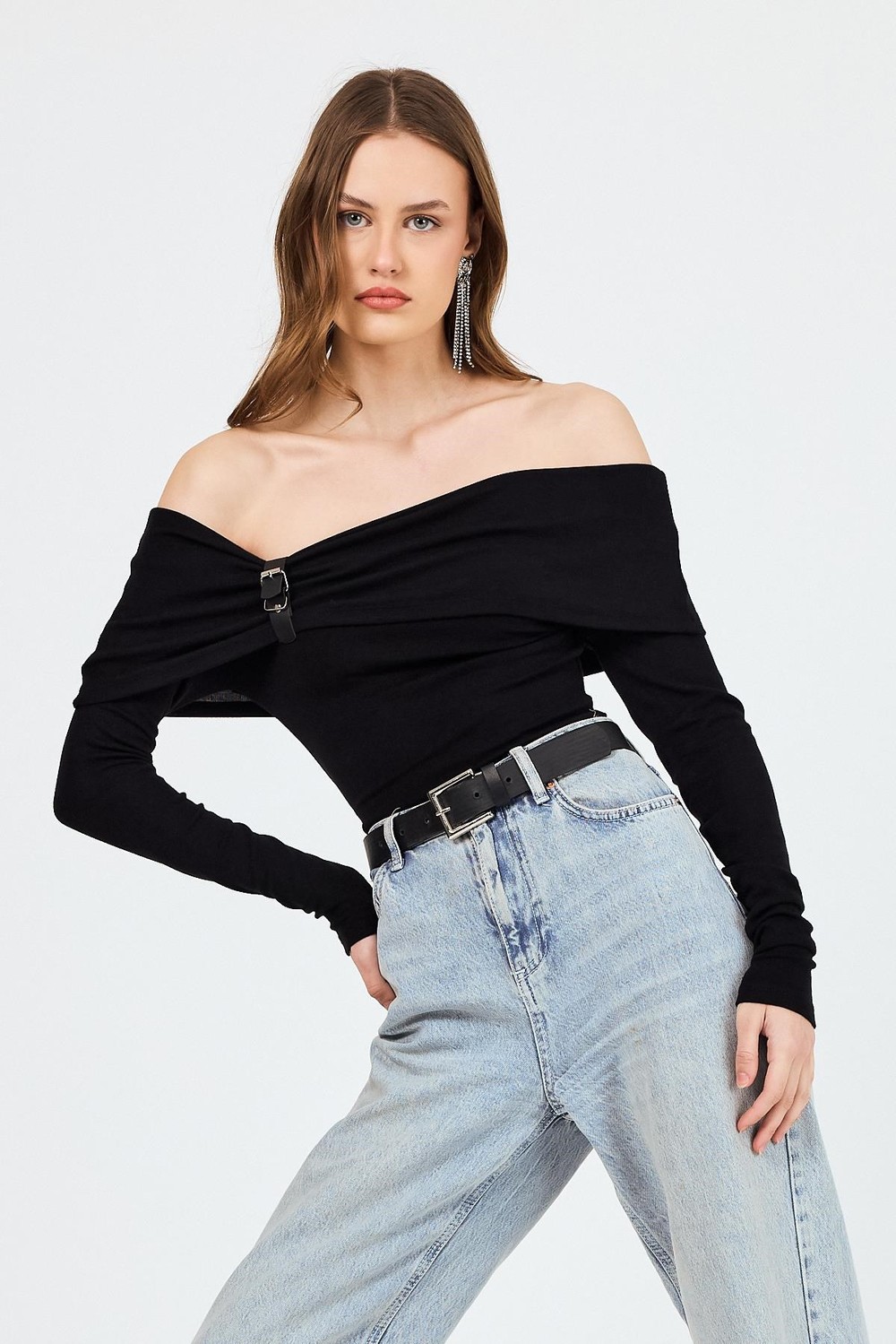Bluz-Siyah Madonna Yaka Toka Detaylı Bluz 1465-rulem