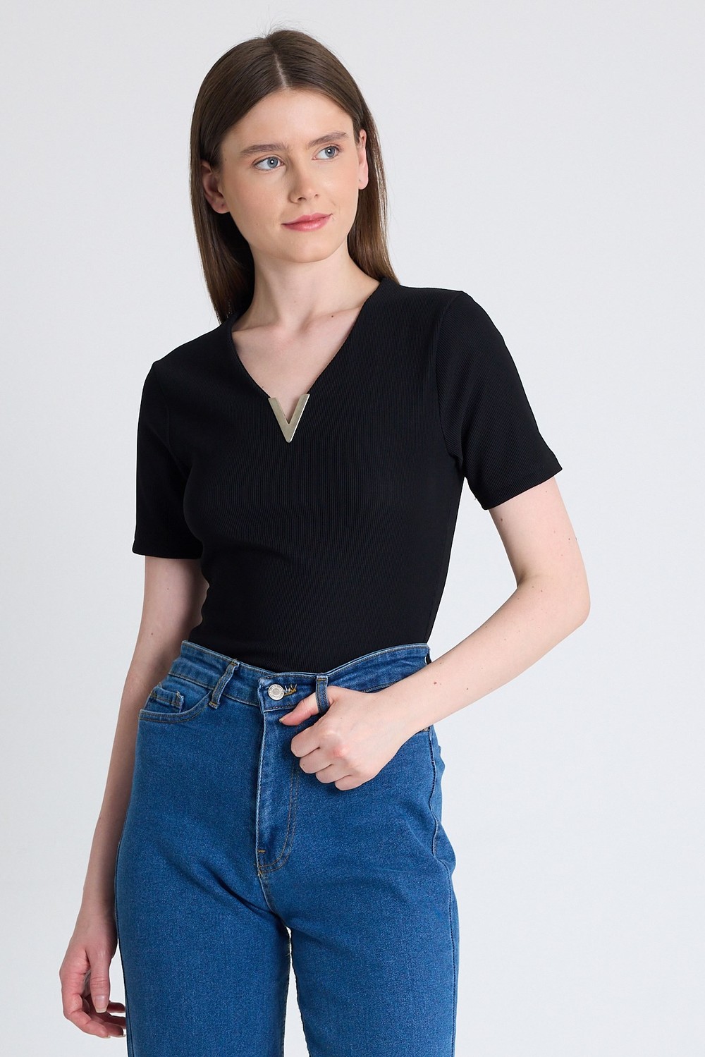 Bluz-Siyah V Yaka Aksesuar Detaylı Slim Fit Tişört 9206M-rulem