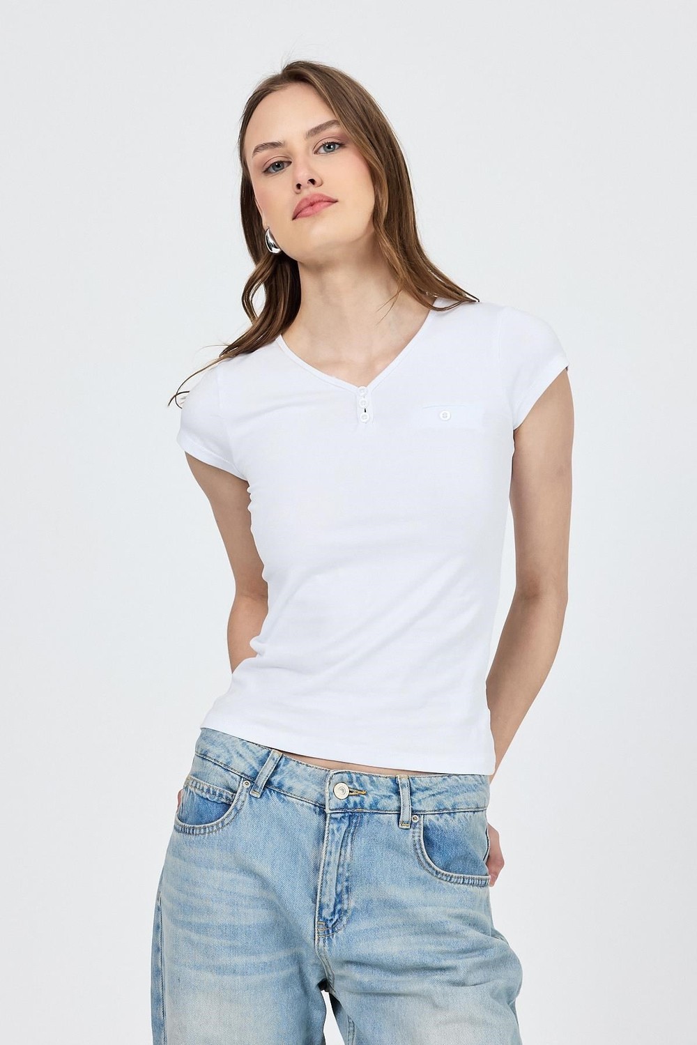Kadın Body-Beyaz V Yaka Düğmeli Cep Detaylı Slim Fit Tişört 2213-rulem