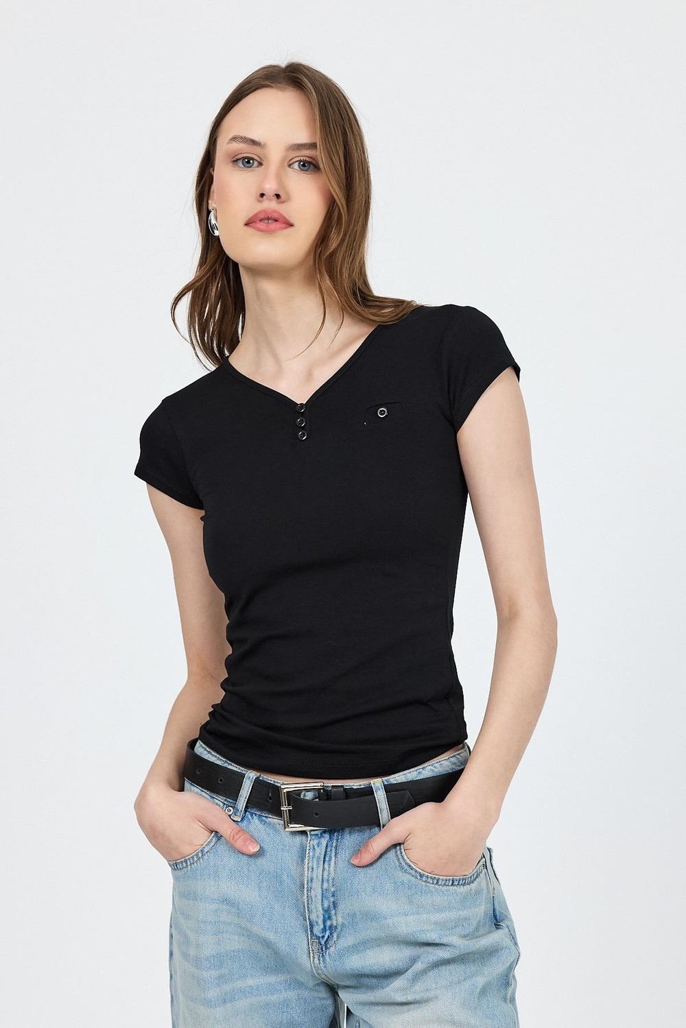 Kadın Body-Siyah V Yaka Düğmeli Cep Detaylı Slim Fit Tişört 2213-rulem