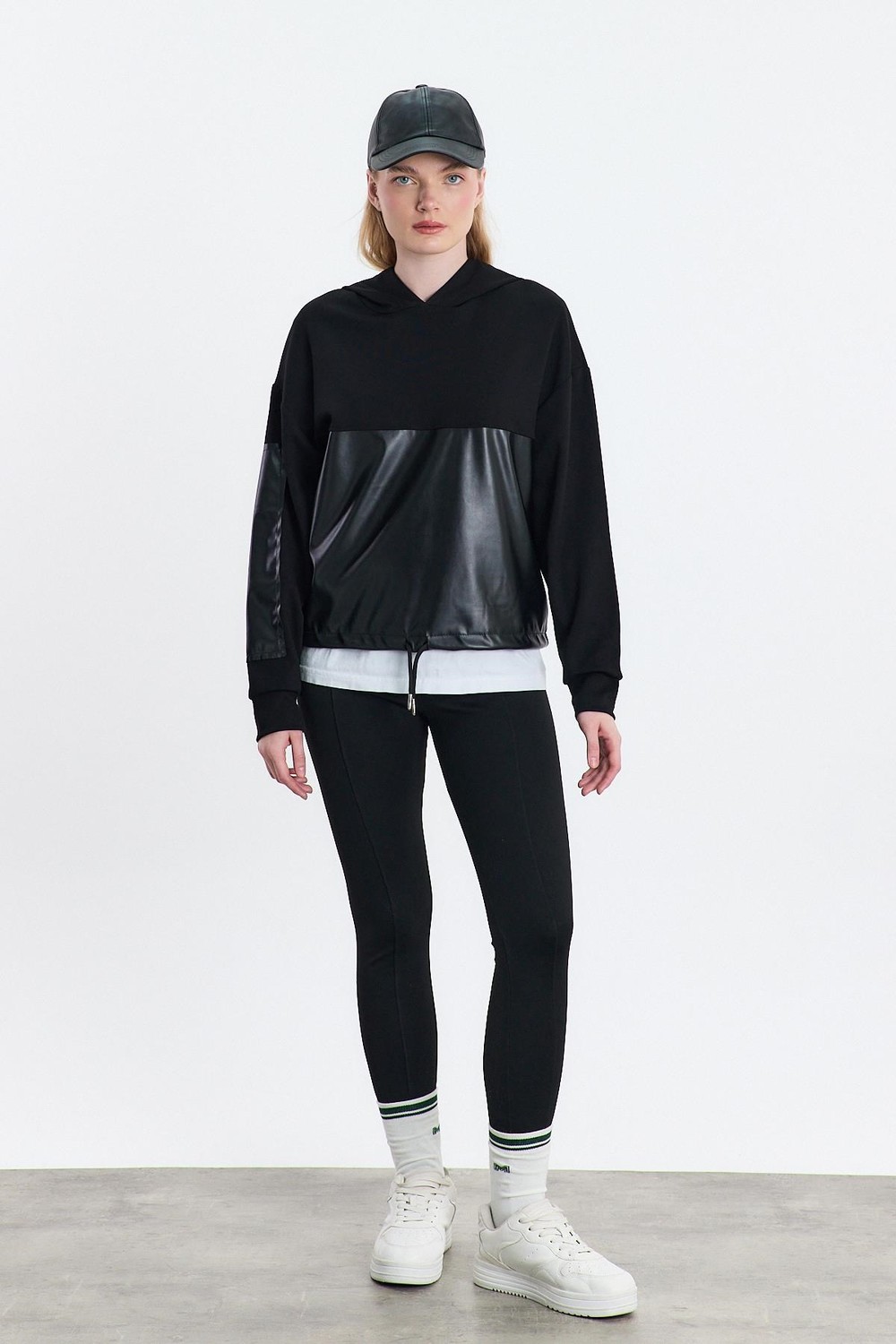 Kadın Sweatshirt-Kapüşonlu Deri Detay Oysho Sweat 3012 Siyah -rulem