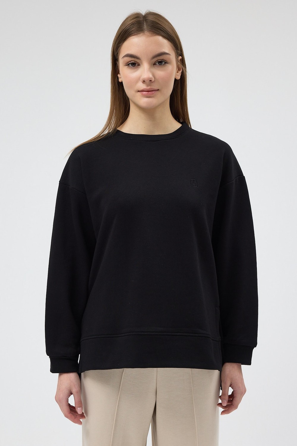 Kadın Sweatshirt-Siyah Nakışlı Bisiklet Yaka Kadın Sweat 3117A-rulem