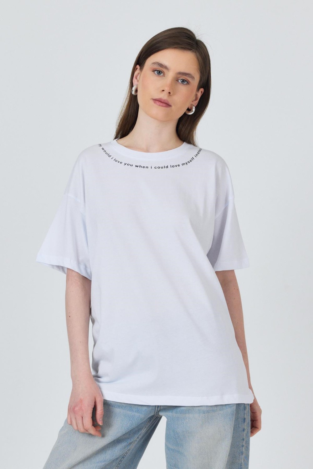 Kadın Tişört-Beyaz Yaka Yazı Baskılı Oversize Pamuklu Tişört 2150-34M-rulem