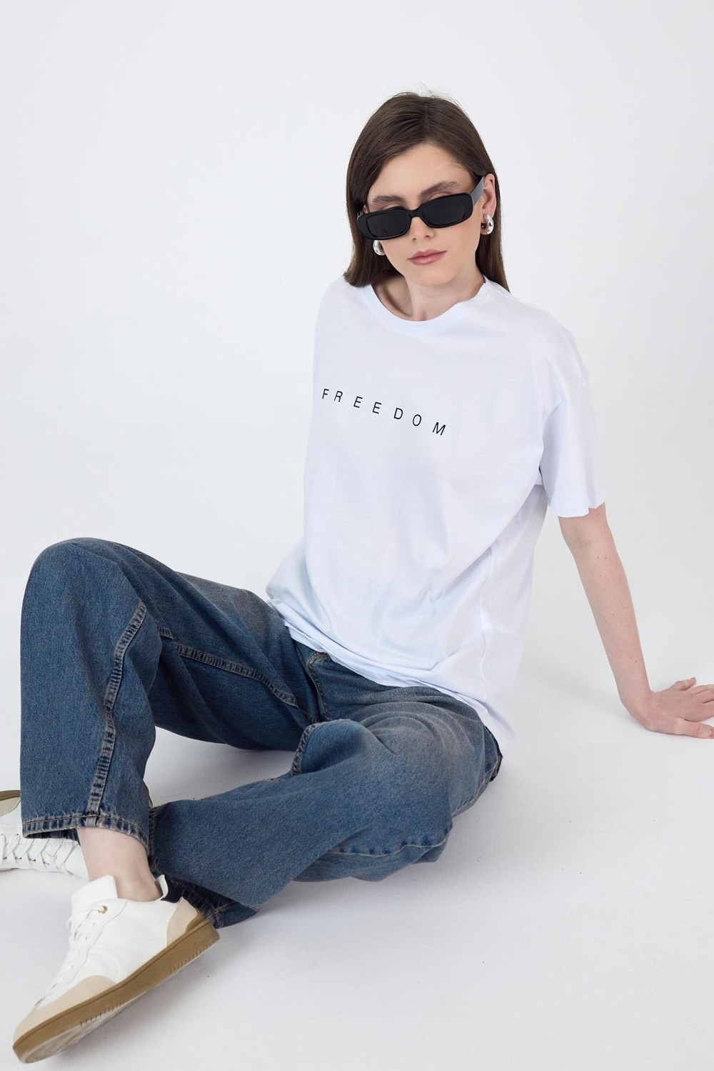 Kadın Tişört-Beyaz Yazı Baskılı Pamuklu Oversize Tişört 2150-3M-rulem