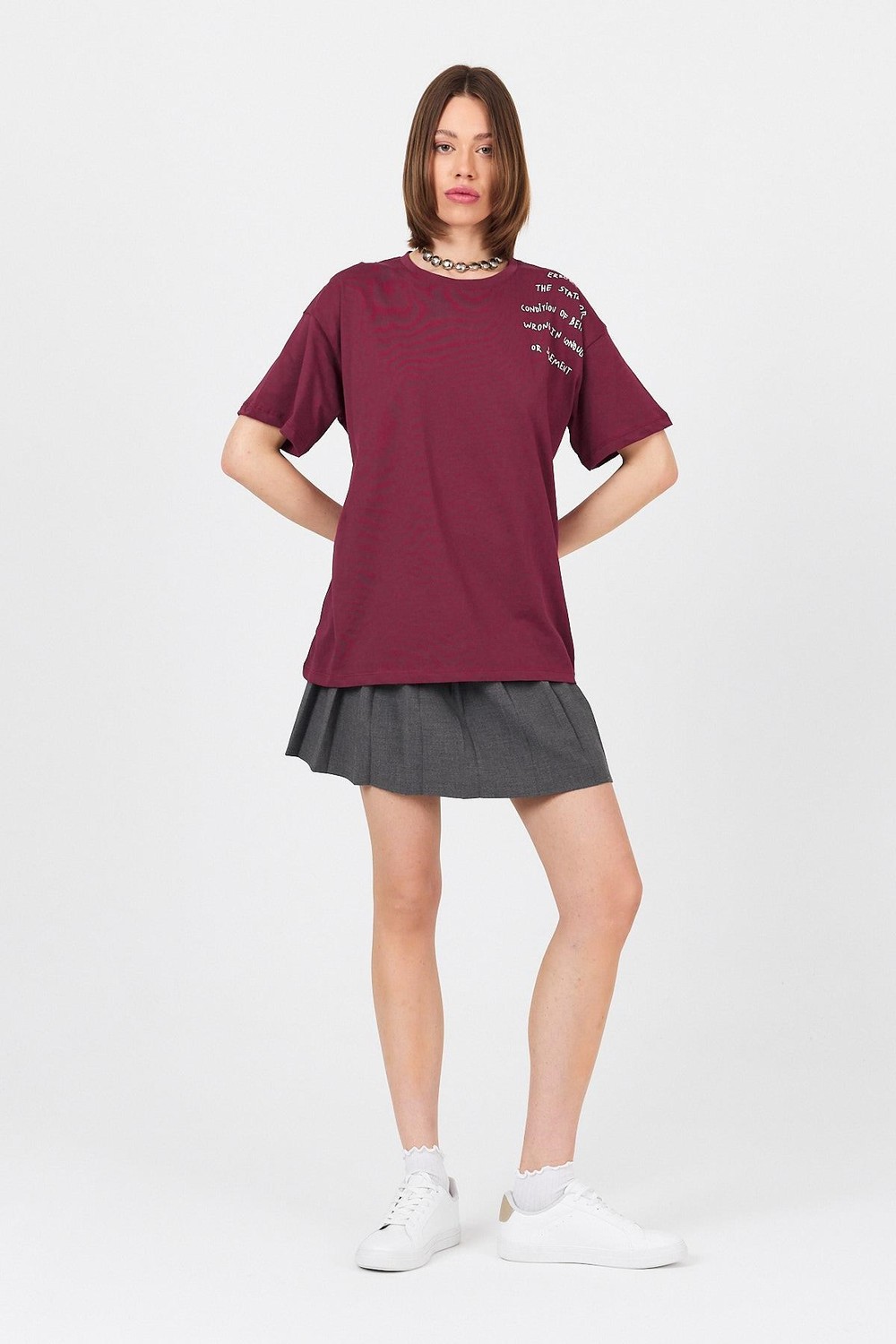 Kadın Tişört-Bordo Göğüs Yazı Baskılı Pamuklu Oversize Tişört 2150-31M-rulem