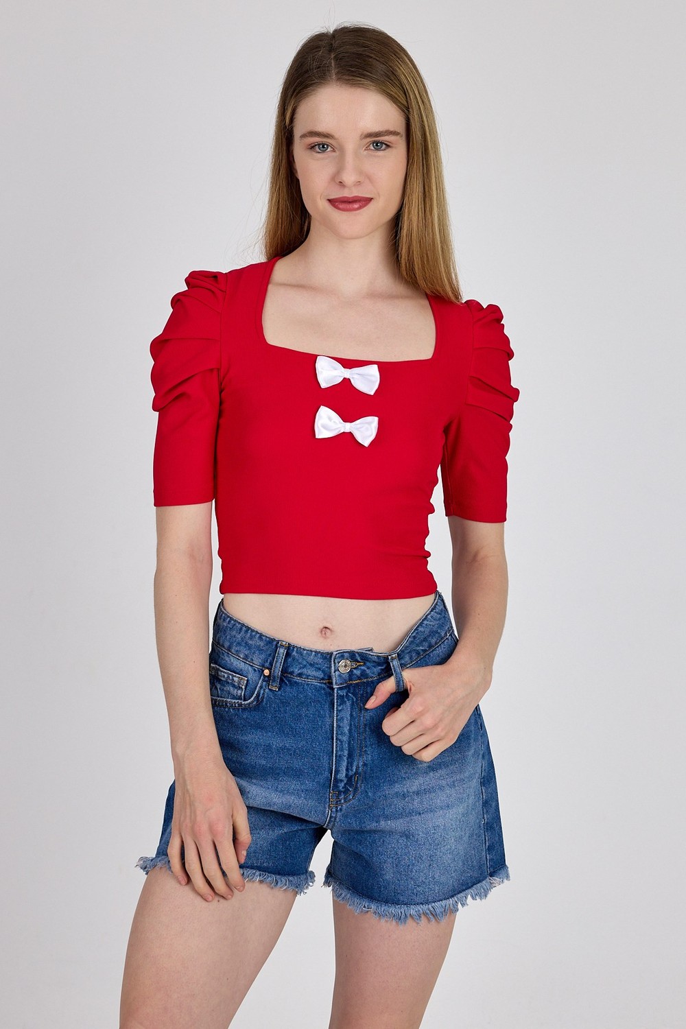 Kadın Tişört-Kırmızı Kare Yaka Fiyonk Detaylı Crop Bluz 1349-rulem