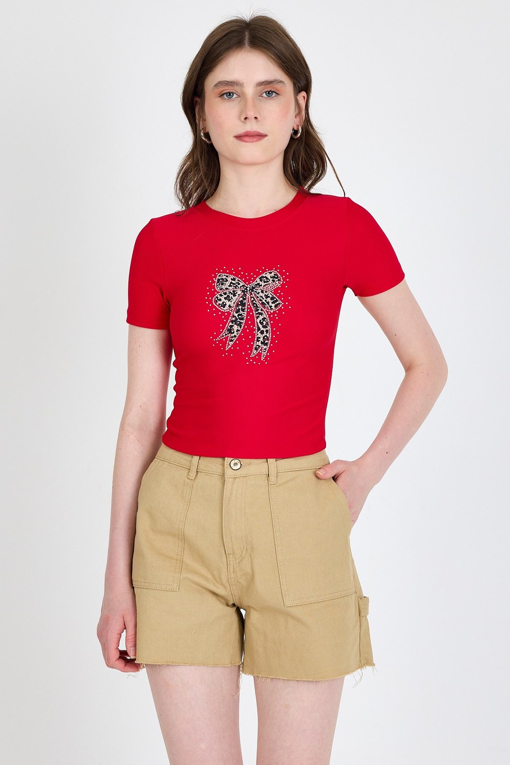 Kadın Tişört-Kırmızı Leopar Fiyonk Baskılı Taş Detaylı Slim Fit Crop Tişört 0549-1-rulem