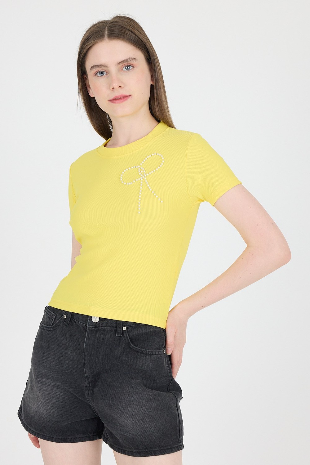 Kadın Tişört-Sarı İnci Kurdele İşlemeli Crop Slim Fit Tişört 2229-rulem