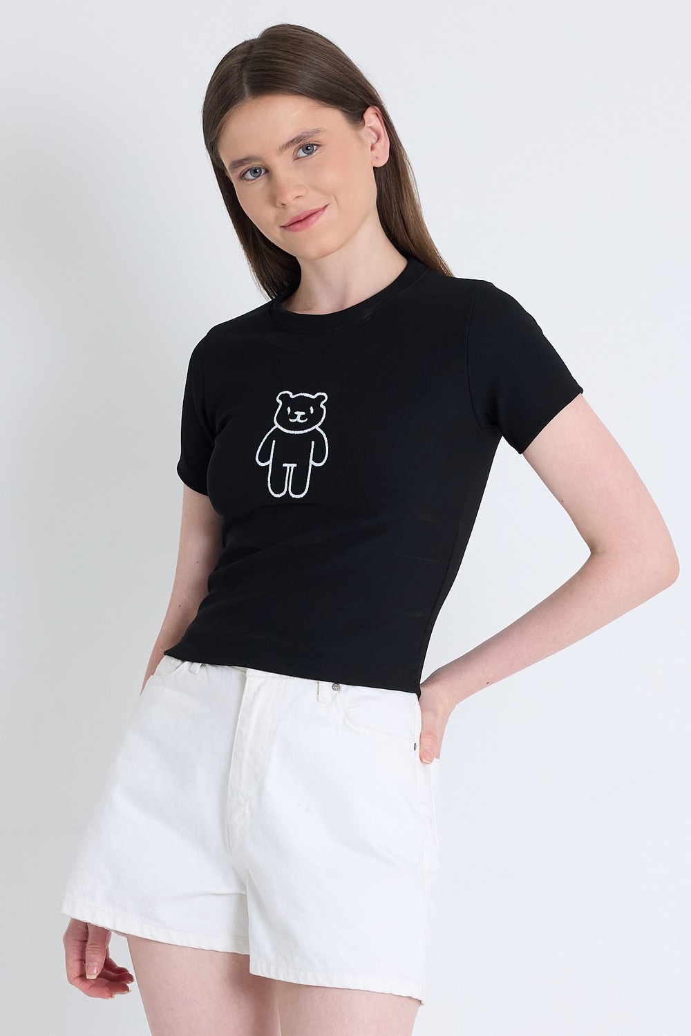 Kadın Tişört-Siyah Ayıcık İşlemeli Slim Fit Crop Tişört 2217-rulem
