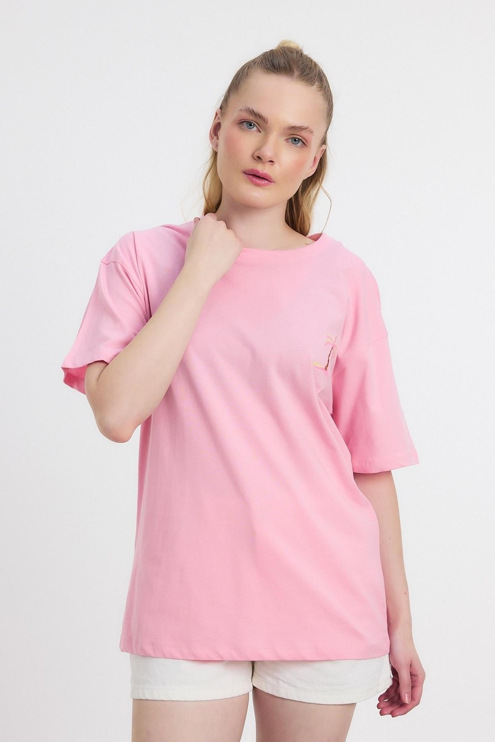 Pembe Bisiklet Yaka Nakışlı Tişört 2150-16M
