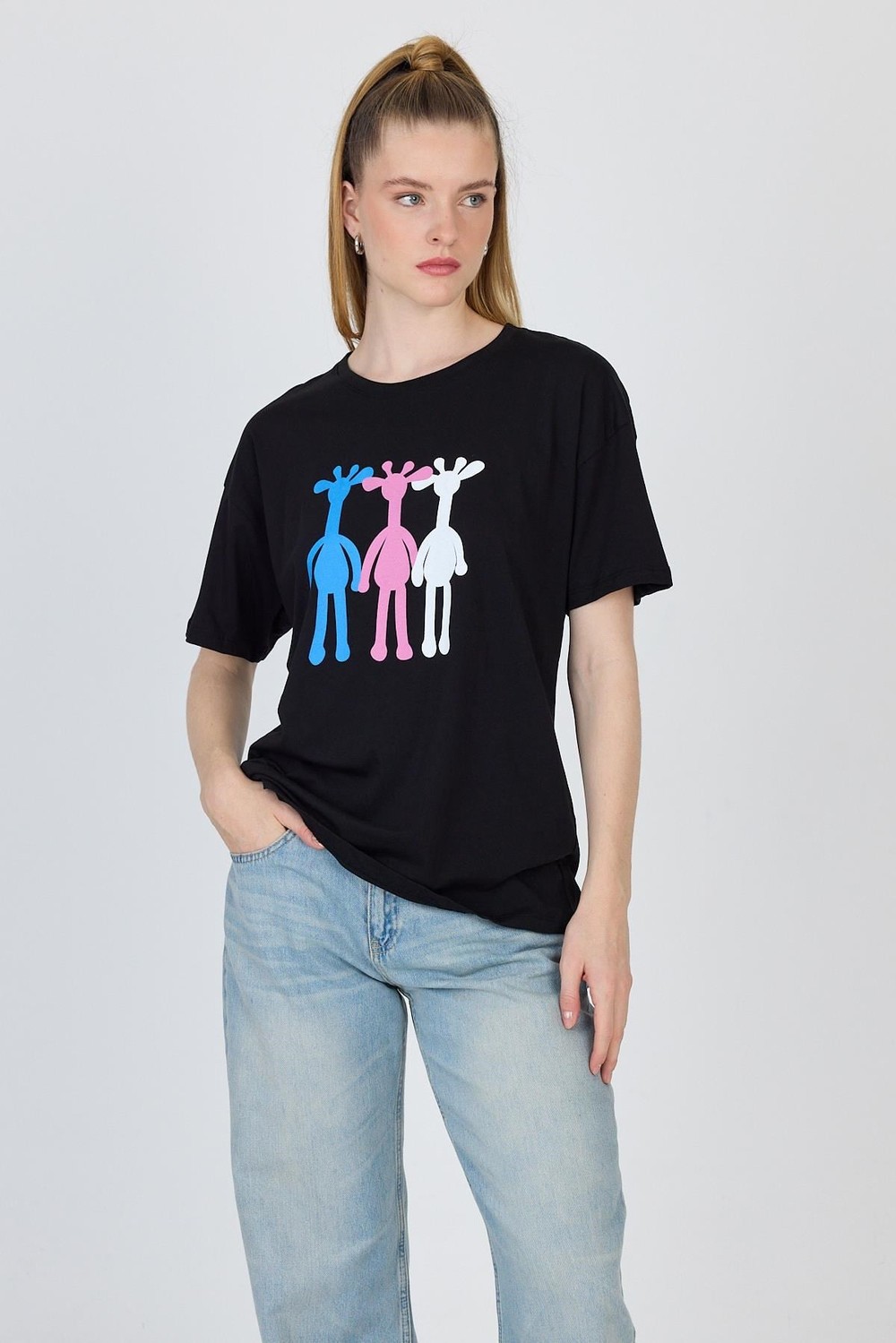 Siyah Oversize Zürafa Baskılı Tişört 2150-12M