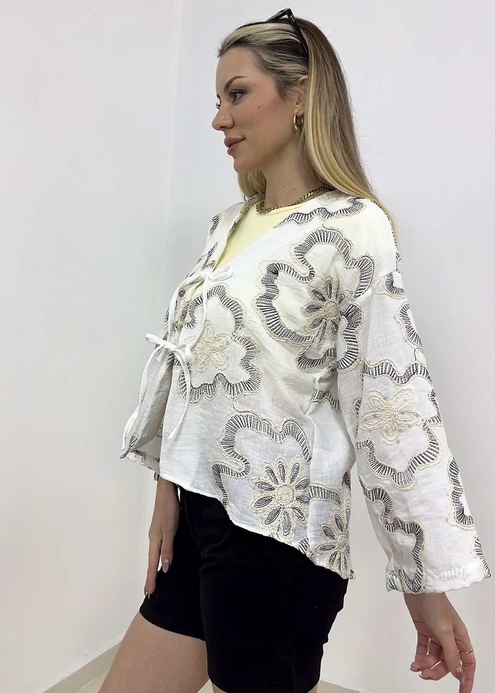 Çiçek Desen Nakışlı Pul İşlemeli Kimono - Siyah