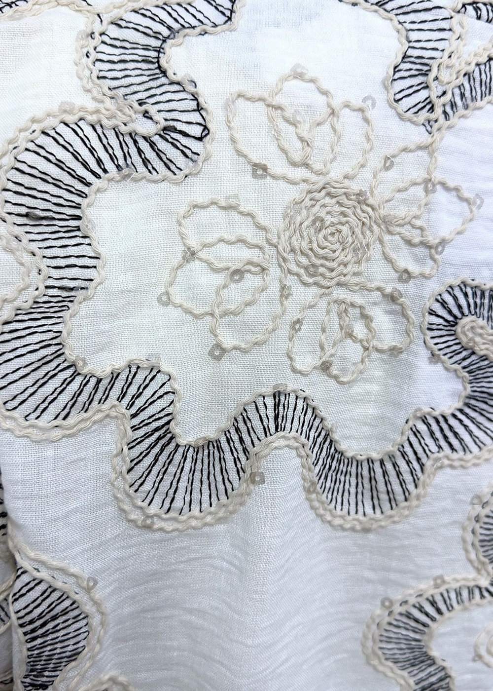 Çiçek Desen Nakışlı Pul İşlemeli Kimono - Siyah