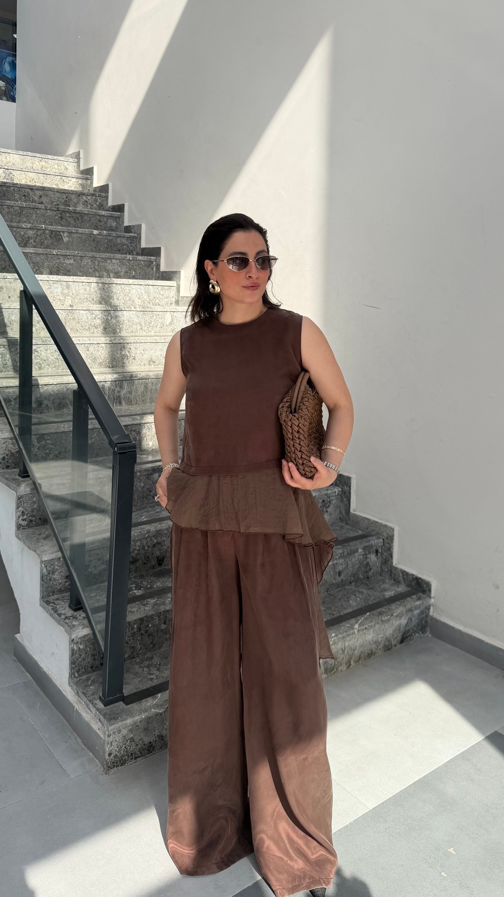 KAHVERENGİ GARNİLİ BLUZ TAKIM