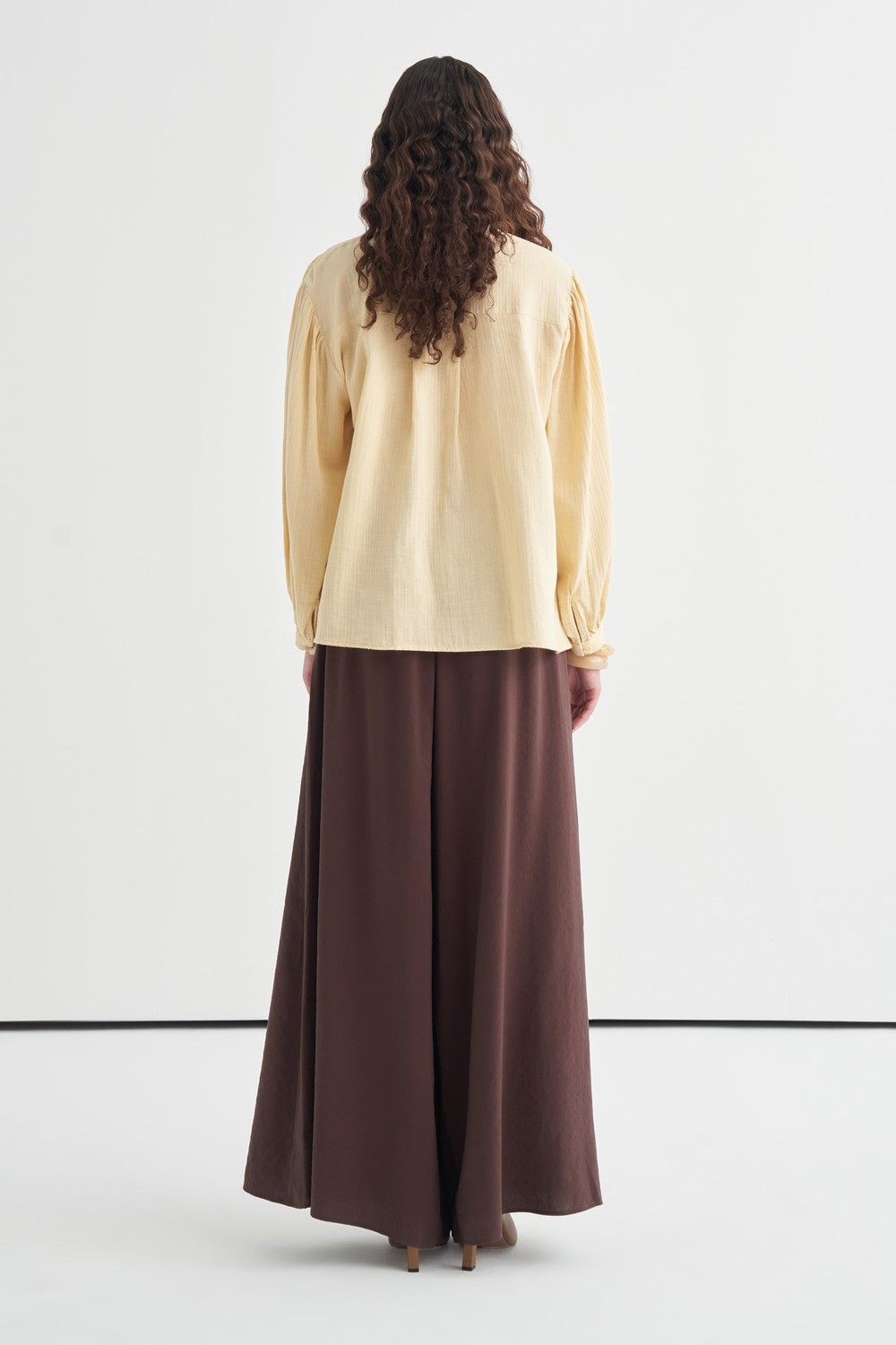 Mandarin Collar Gathered Muslin Shirt Butter